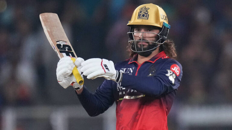 SRH vs RCB IPL 2026: Sunrisers Hyderabad Opt to Bat in Crucial Playoff Clash