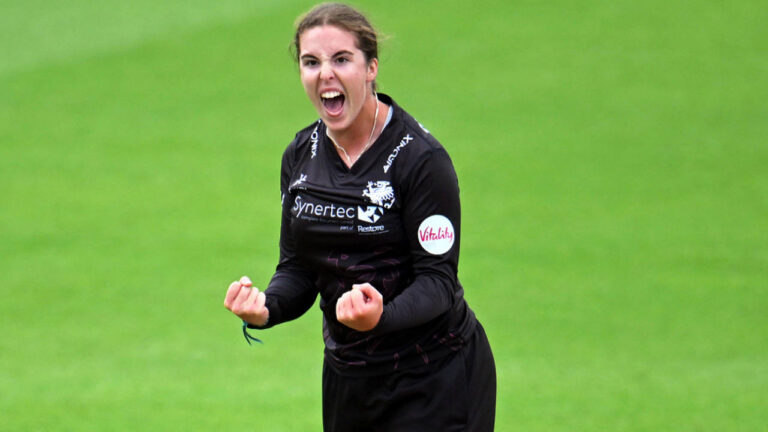 Niamh Holland steers Somerset chase against winless Bears